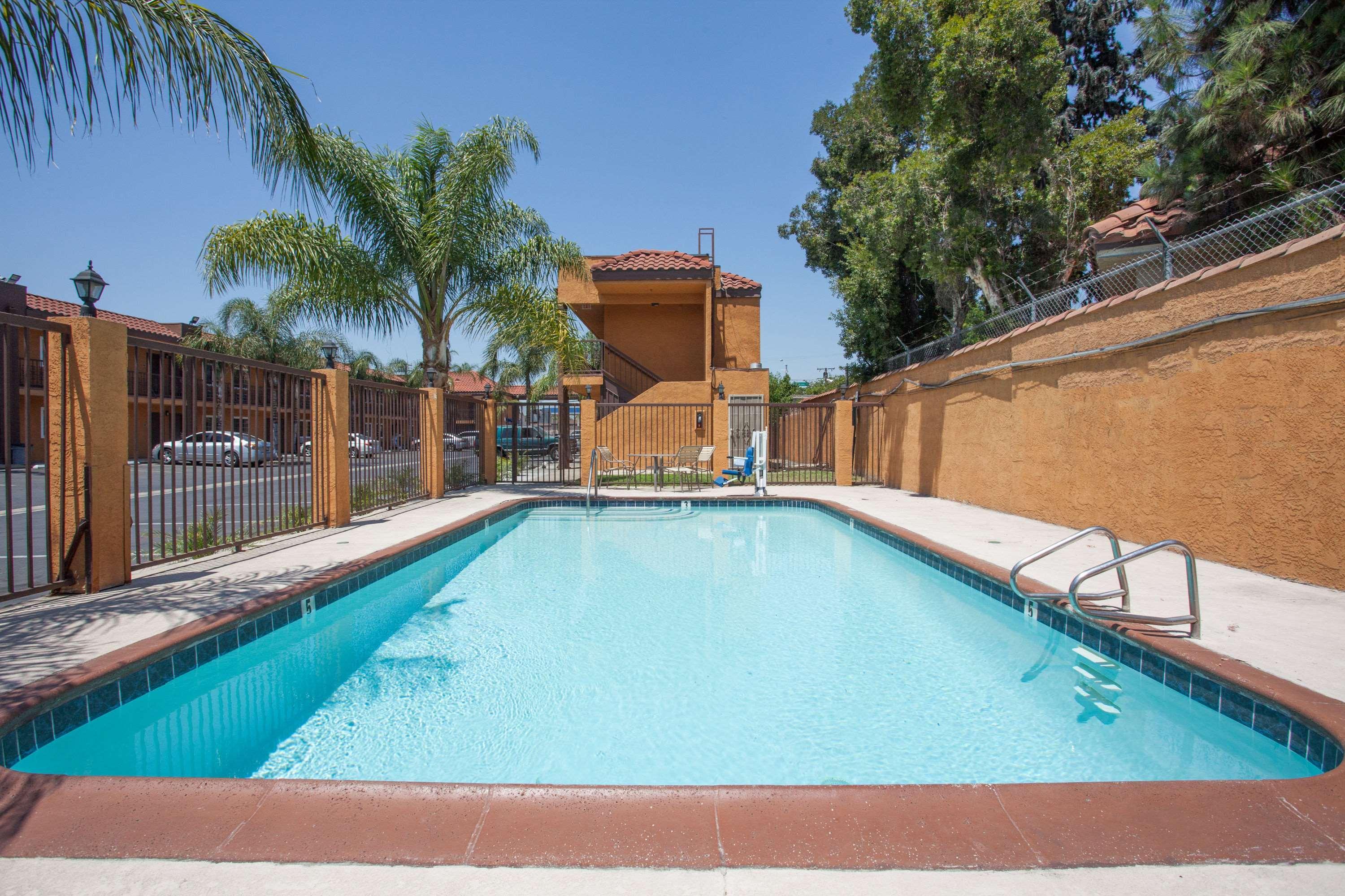 Express Inn & Suites Ontario Airport Esterno foto
